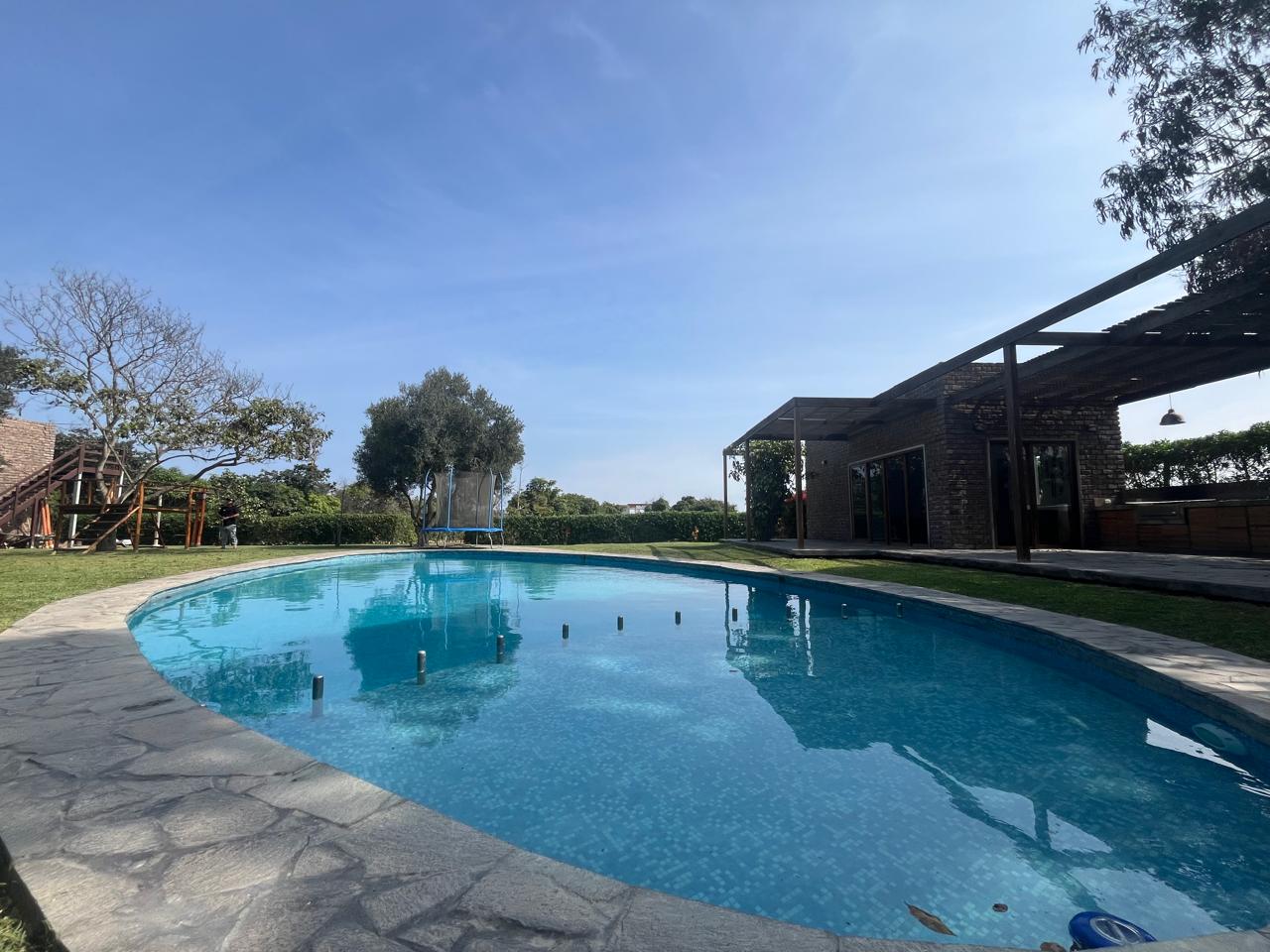 los tamarindos piscina
